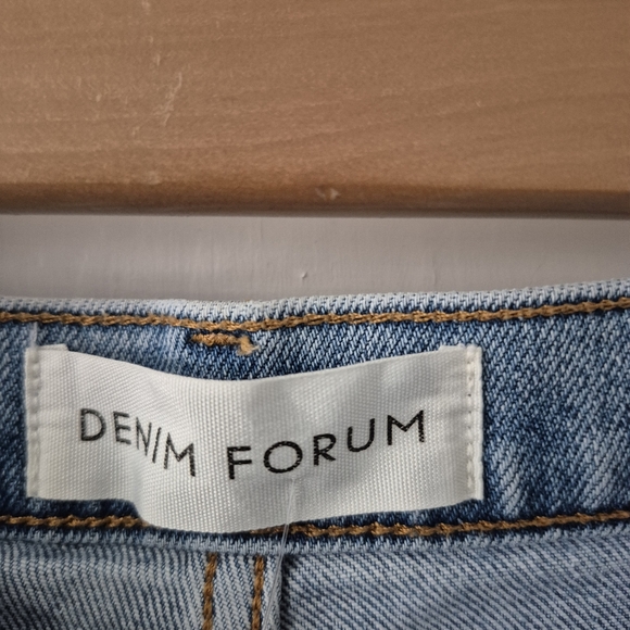 Aritzia Denim Forum The Arlo Short High Rise Distressed Hem Light Wash Sz 31 - Picture 6 of 9